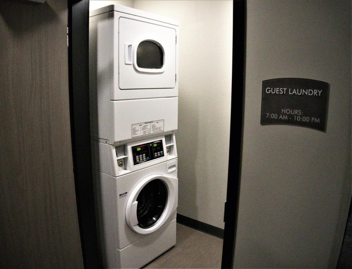 Brookstone Inn & Suites فورت دودج المظهر الخارجي الصورة