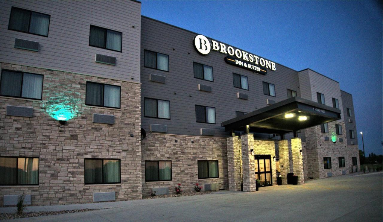 Brookstone Inn & Suites فورت دودج المظهر الخارجي الصورة