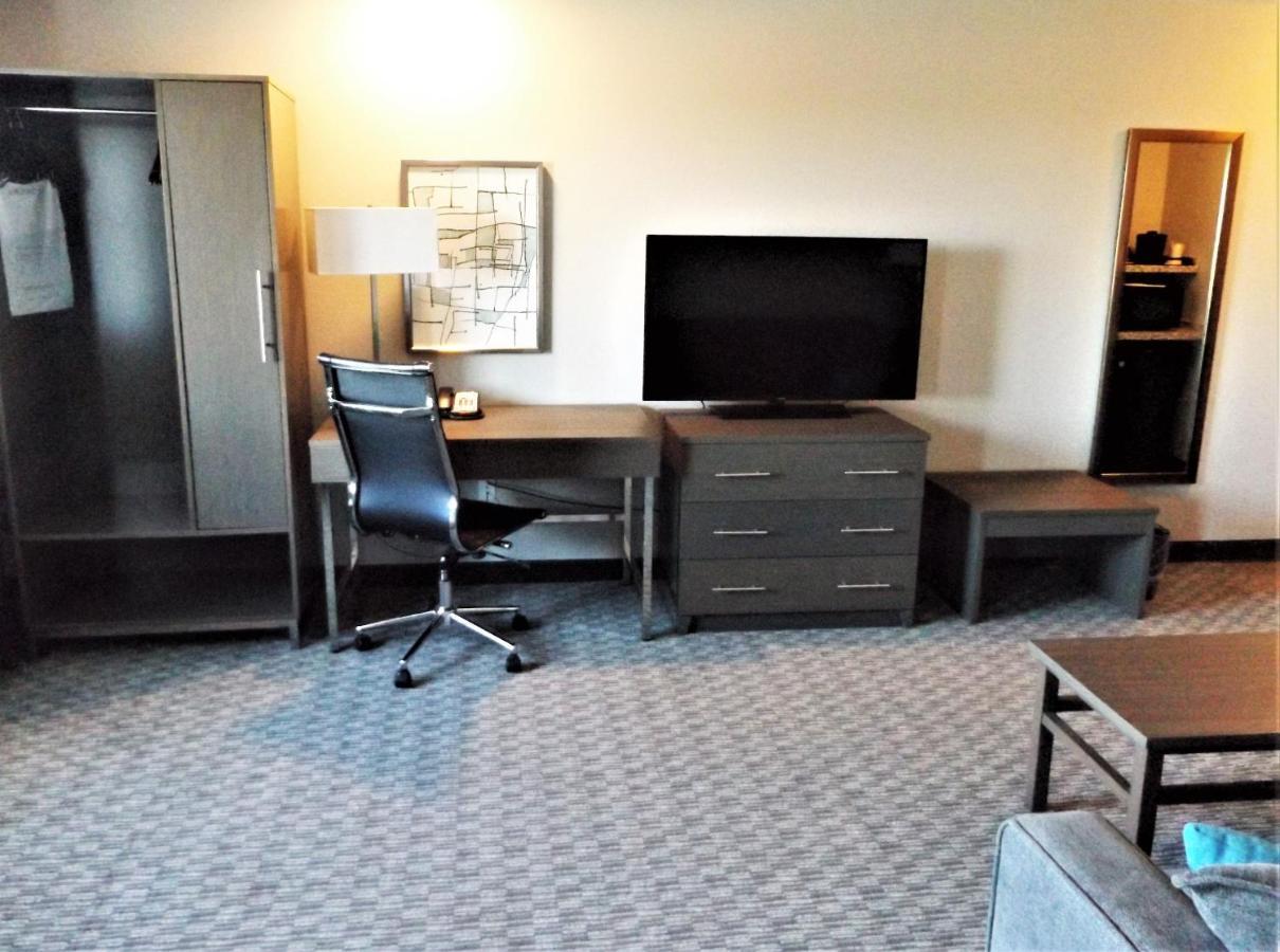 Brookstone Inn & Suites فورت دودج المظهر الخارجي الصورة