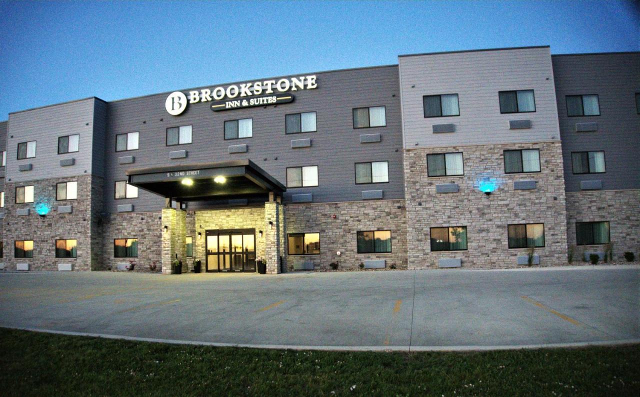 Brookstone Inn & Suites فورت دودج المظهر الخارجي الصورة